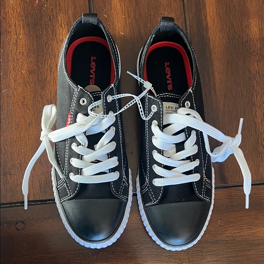 Levi's Women’s Classic Black and White Sneakers